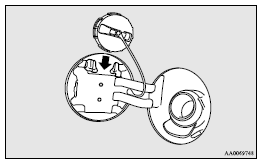 Mitsubishi Lancer: Filling the fuel tank. 5. Insert the gun in the tank port as far as it goes.